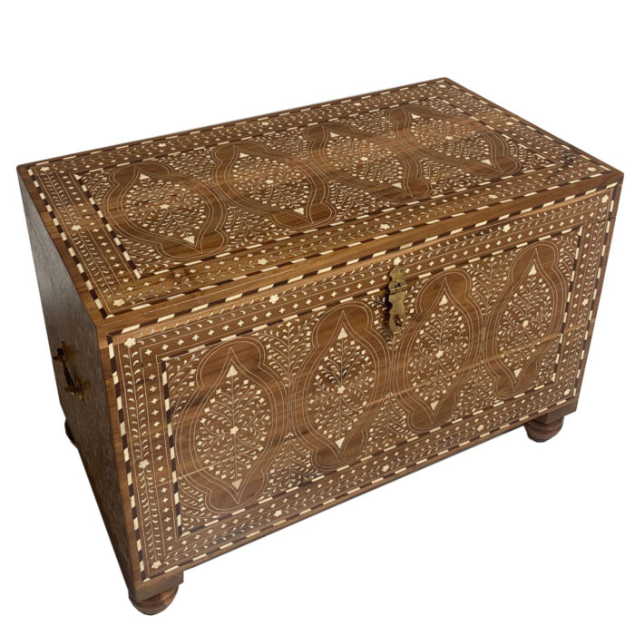 Inlay Emblem Trunk