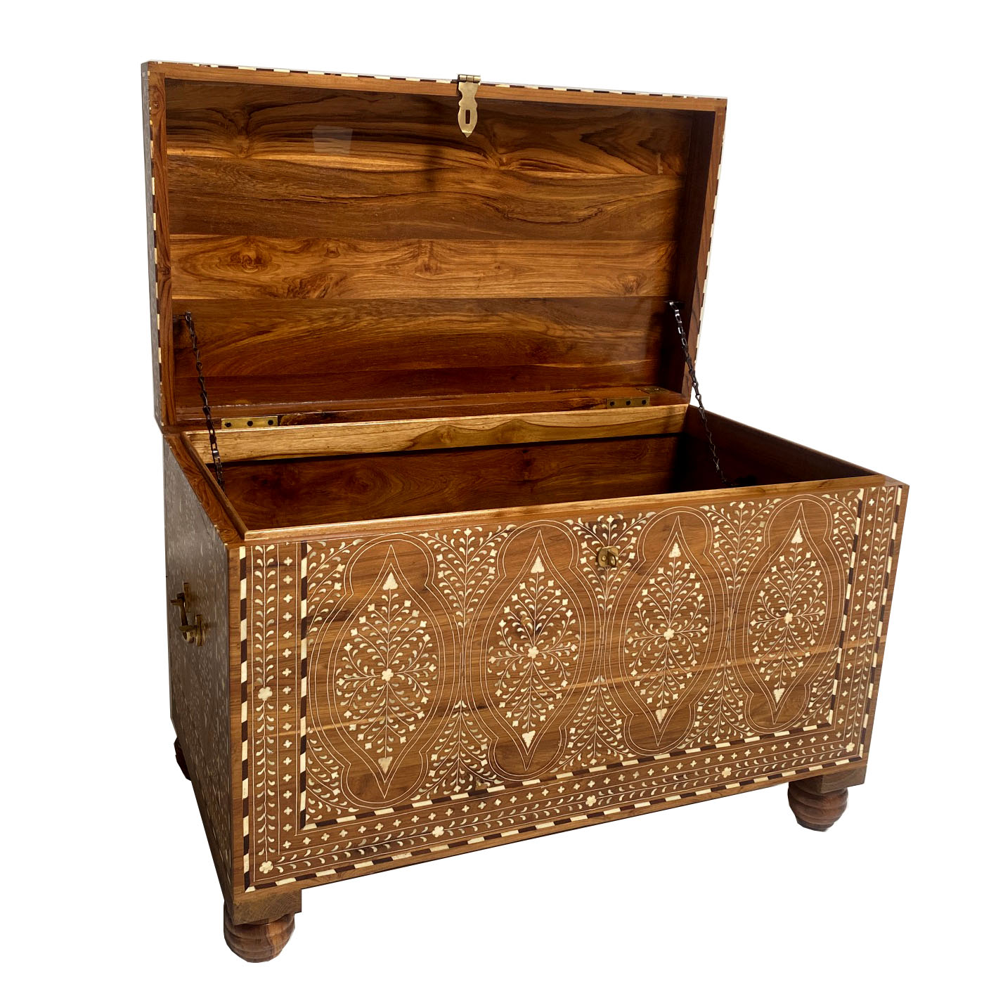 Inlay Emblem Trunk